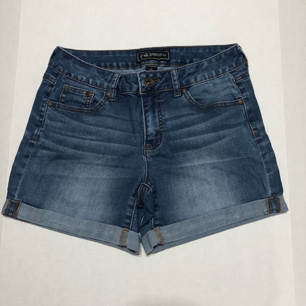 Cato premium classic cuff denim Blue Jean Shorts women sz6 4.5” inseam stretch